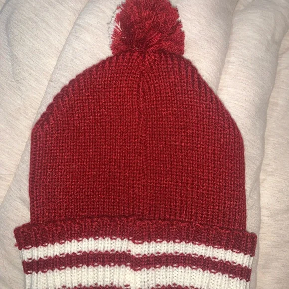 Canada Toque - Picture 2 of 2
